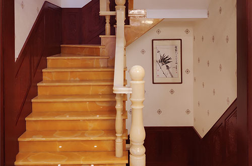 保定中式别墅室内汉白玉石楼梯的定制安装装饰效果